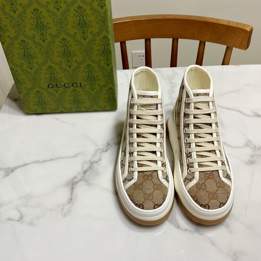 GG 26SS Platform Sneaker Beige White Monogram Canvas 640600