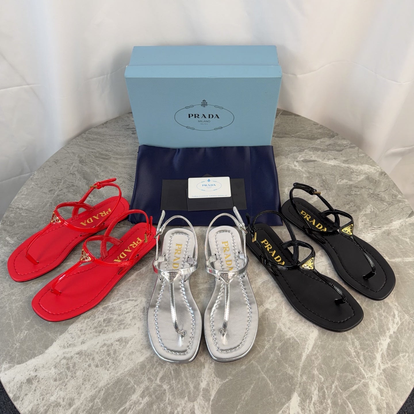 Prada 2026 Thong Sandals Patent Leather 789403