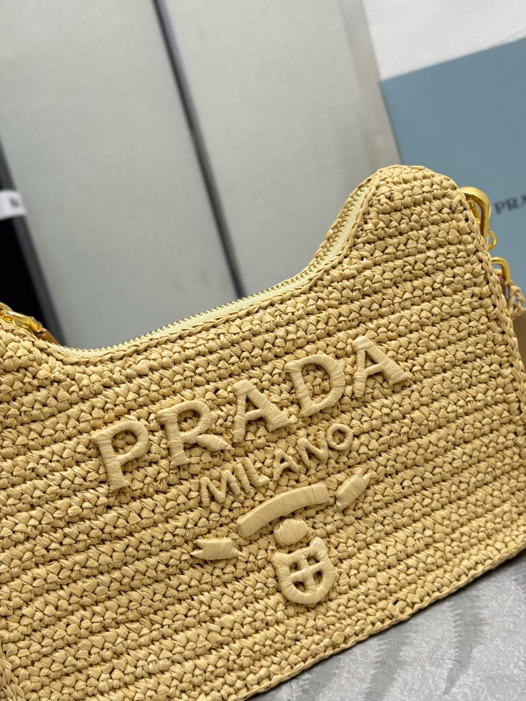 Prada Re-Edition 2005 Bag 23cm Beige Raffia