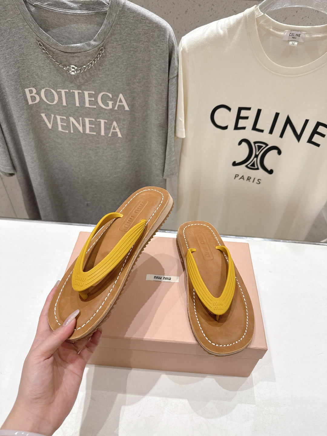 Miumiu 26ss Thong Sandals Cowhide 713100