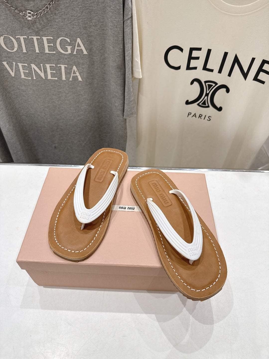Miumiu 26ss Thong Sandals Cowhide 713100