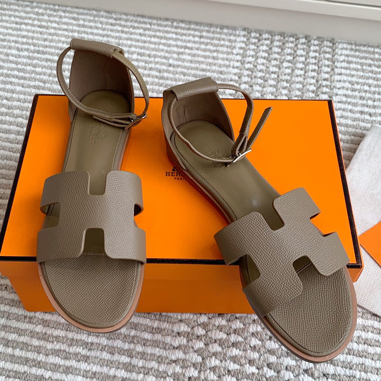 HM Sandal Grained Calfskin ide 858911