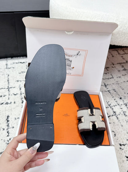 HM 26ss Oran Sandals Black White Brown Canvas Cowhide 617214