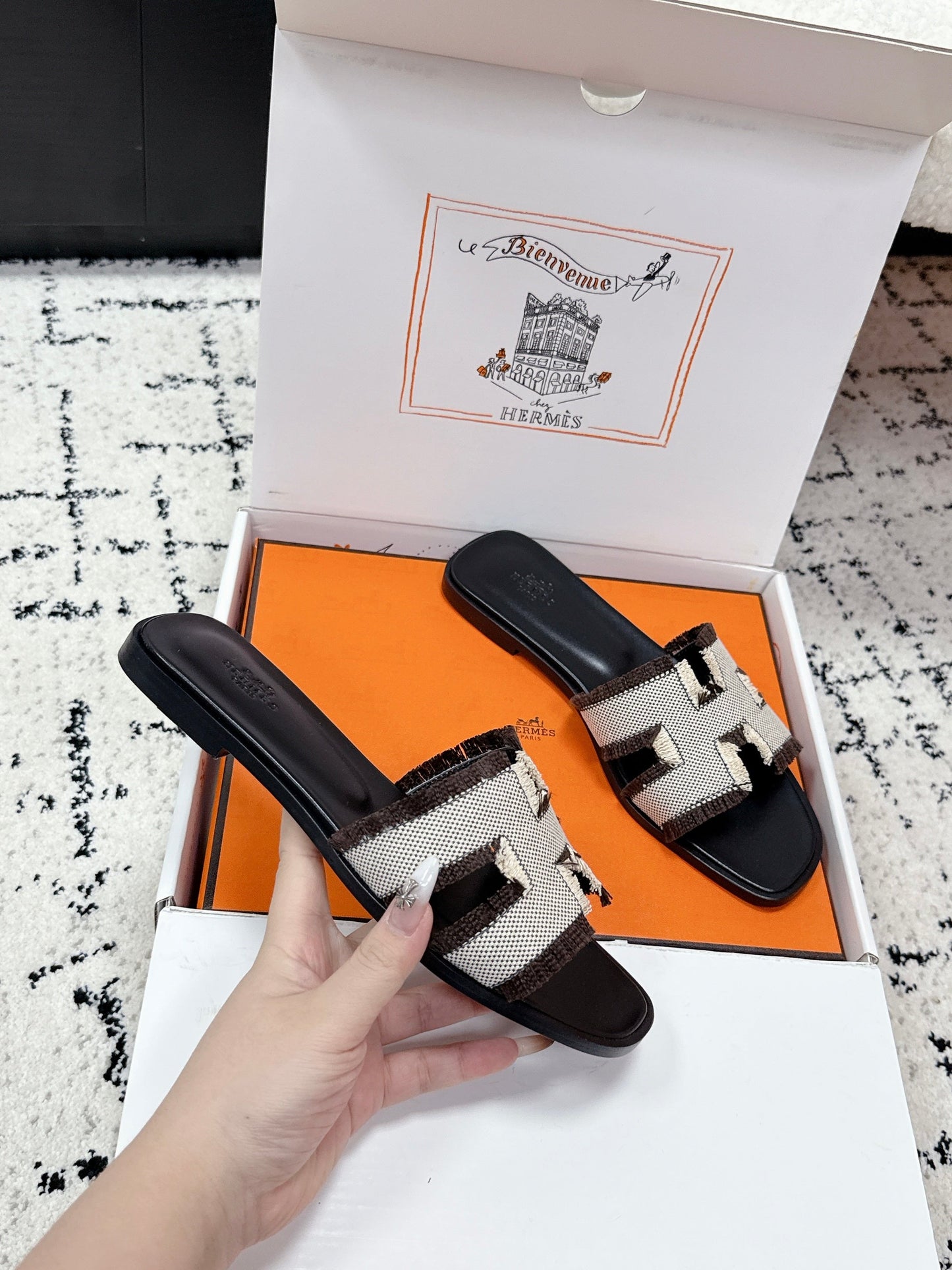 HM 26ss Oran Sandals Black White Brown Canvas Cowhide 617214