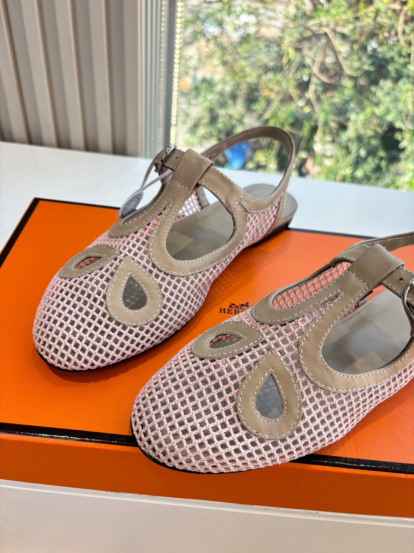 HM 26ss Pig-Nose Flat Sandals Ivory Nude Mesh Sheepskin 603924