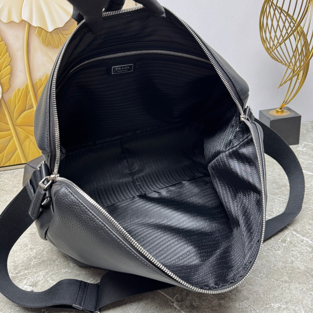 Prada 2026 Vitello Daino Messenger Bag Black Grained Calfskin