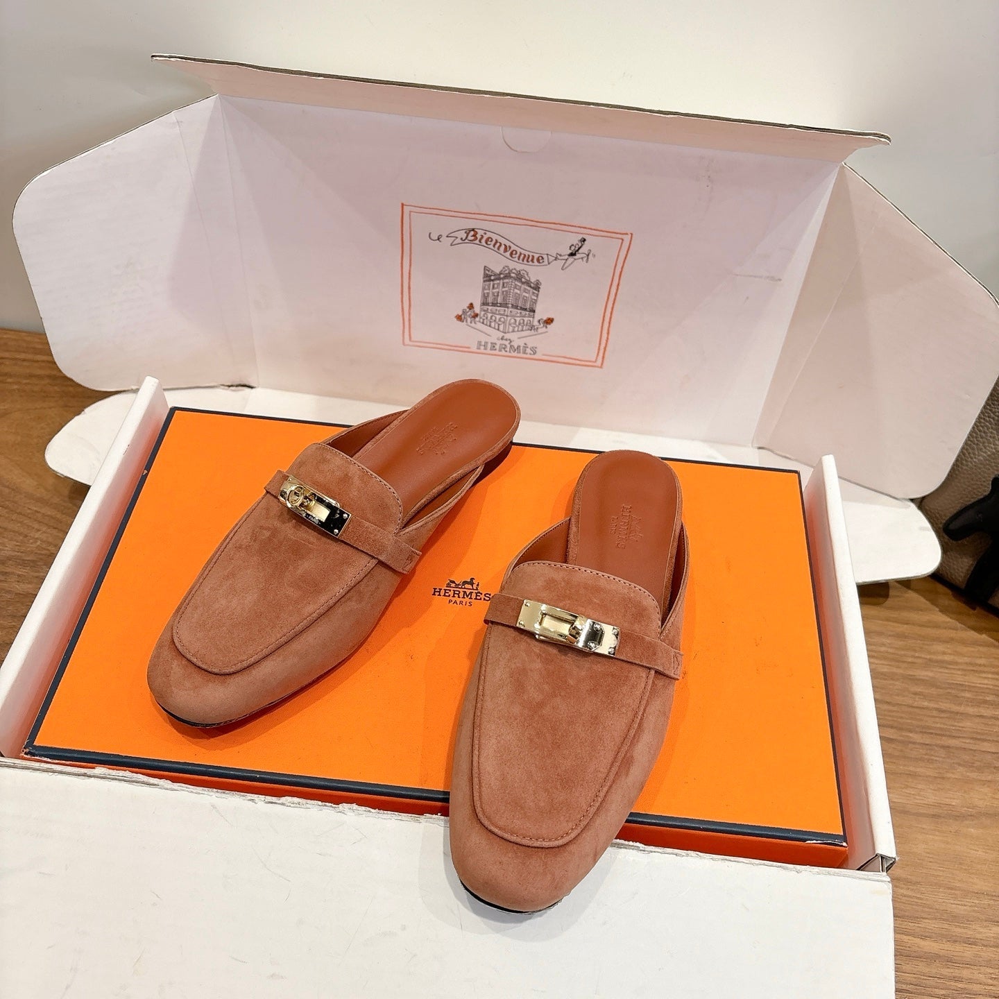 HM 26ss Mule Camel Brown Suede Calfskin 638483
