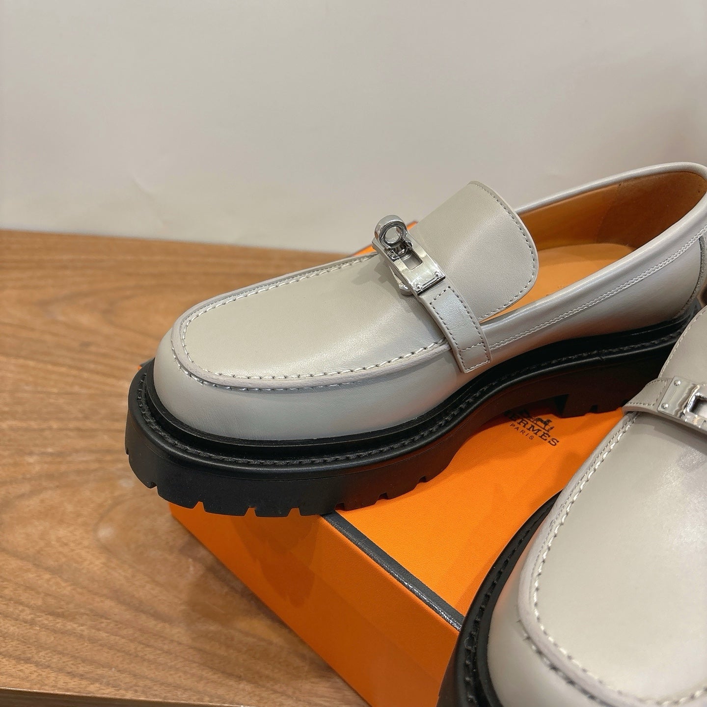 HM 26ss Loafers Gray Calfskin Sliver Buckle 638430