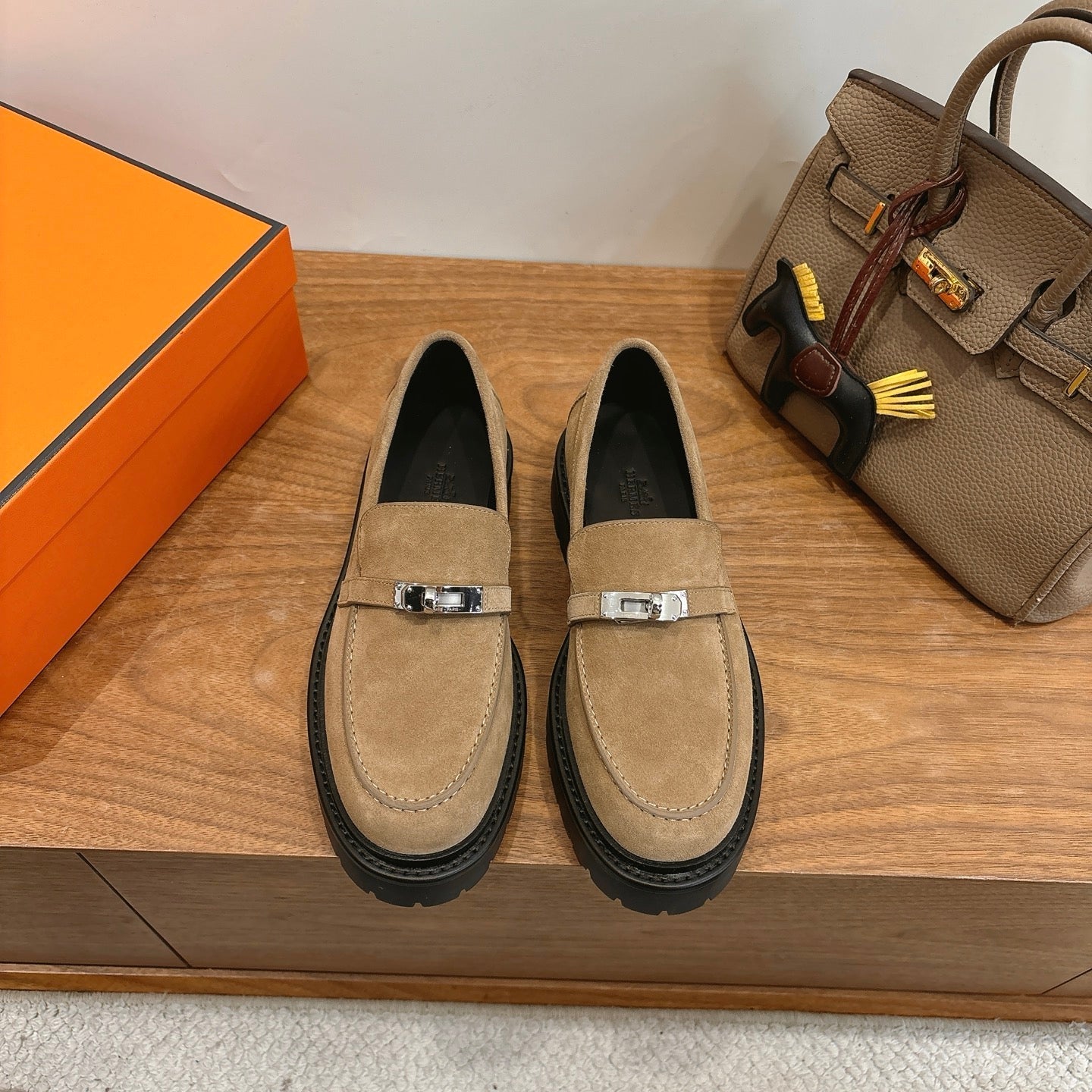 HM 26ss Loafers Beige Suede  Sliver Buckle 638431