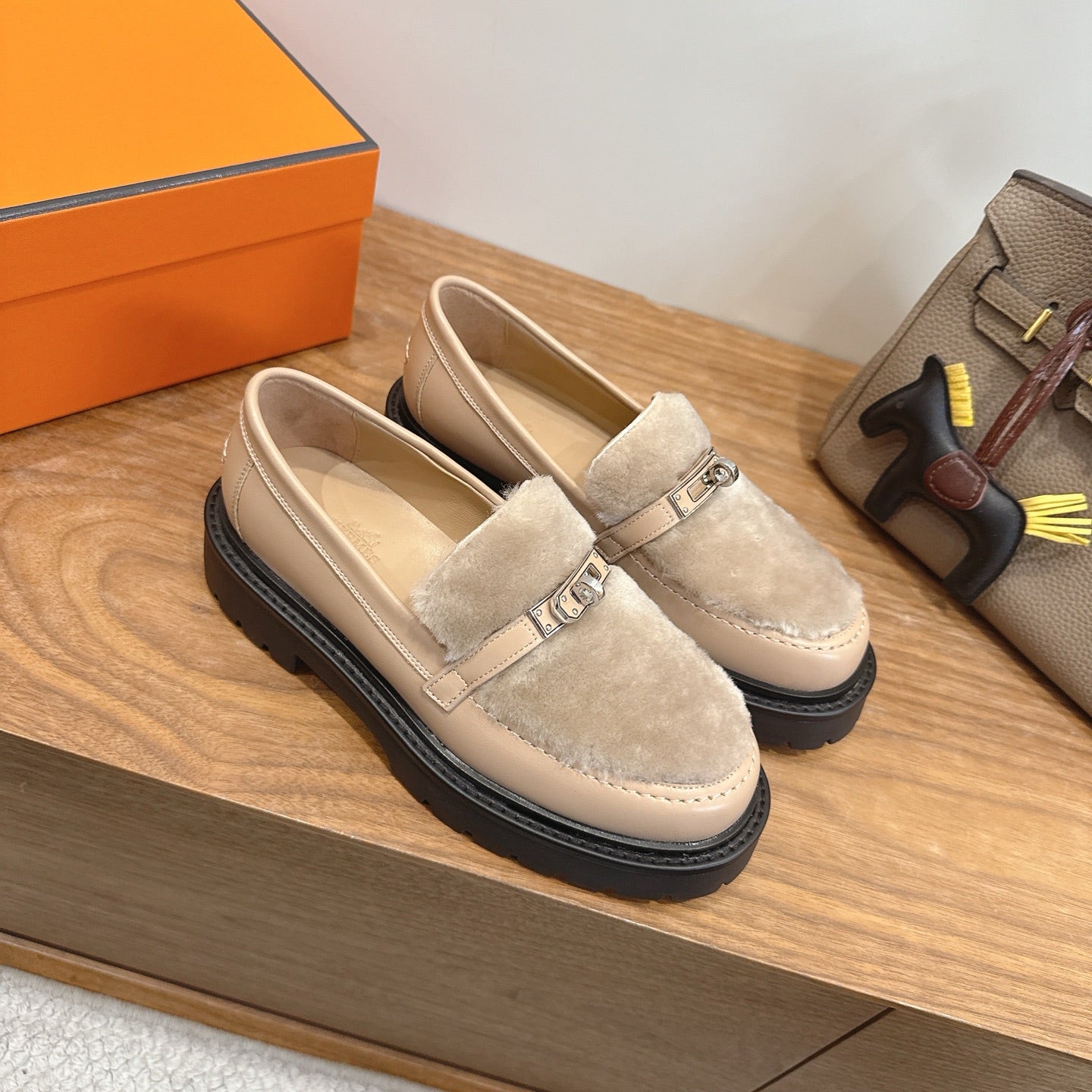 HM 26ss Loafers Dark Beige Wool Calfskin 638438