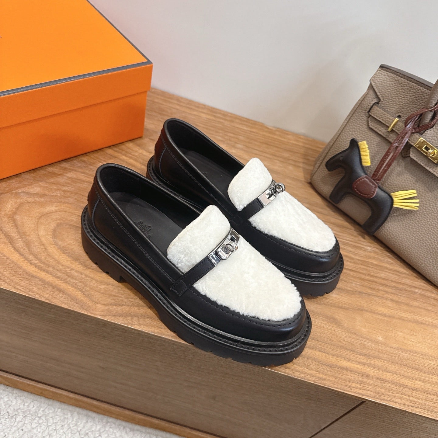 HM 26ss Loafers Black White Wool Calfskin 638439