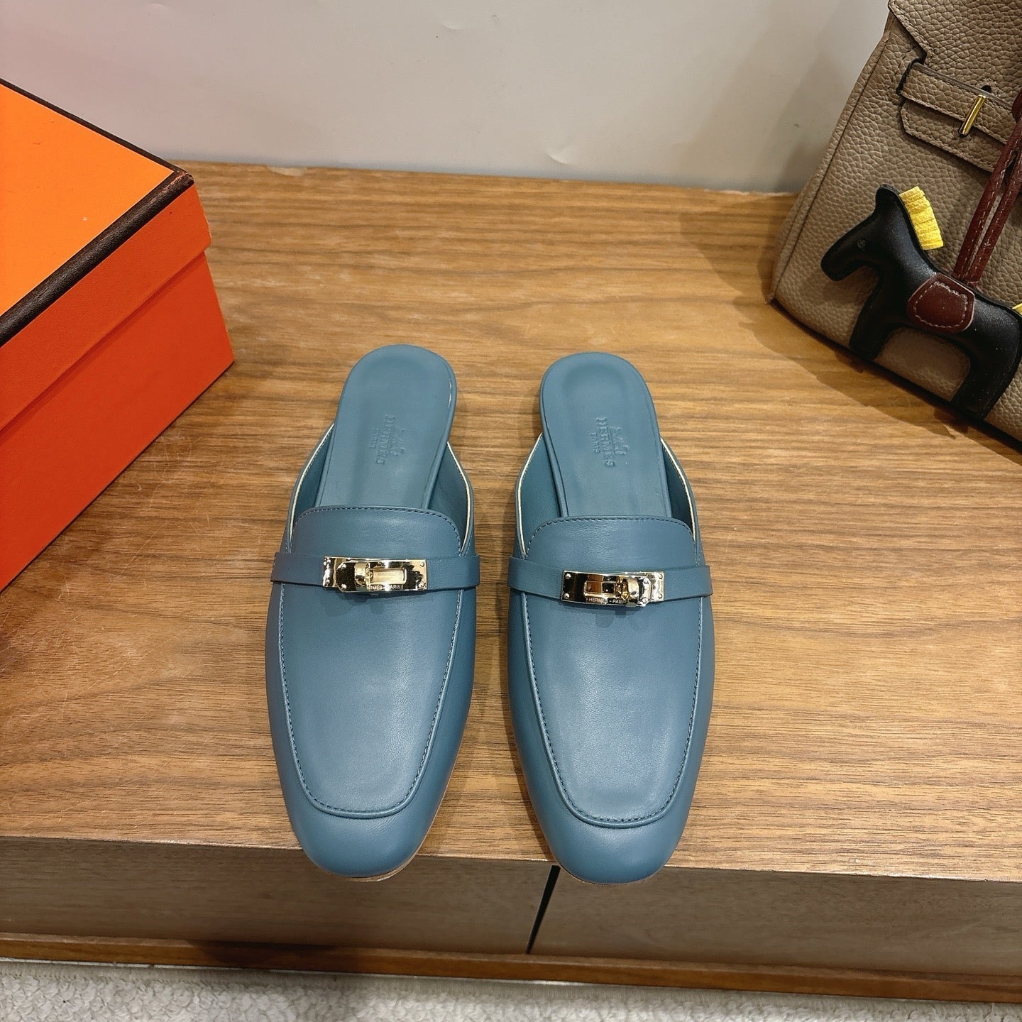 HM 26ss Mule Deep Blue Calfskin Gold Buckle 638465