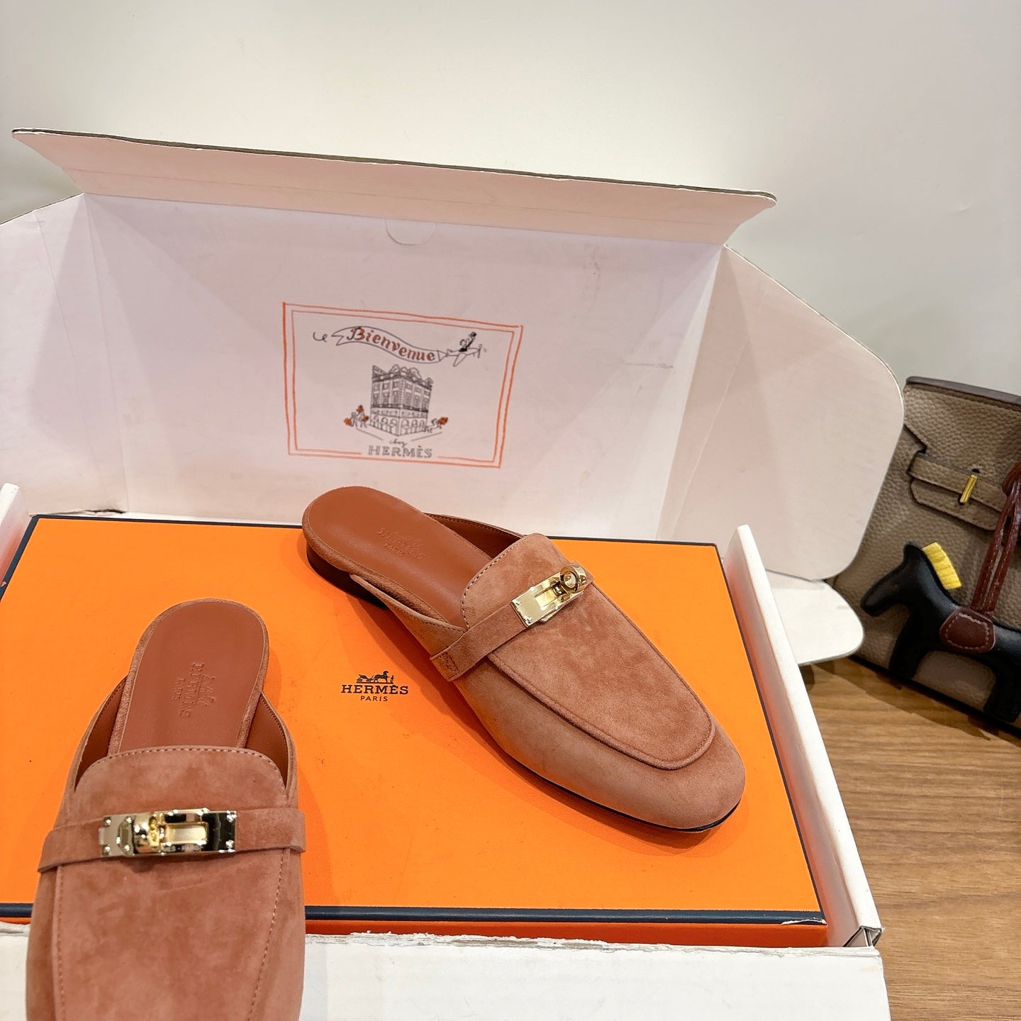 HM 26ss Mule Camel Brown Suede Calfskin 638483