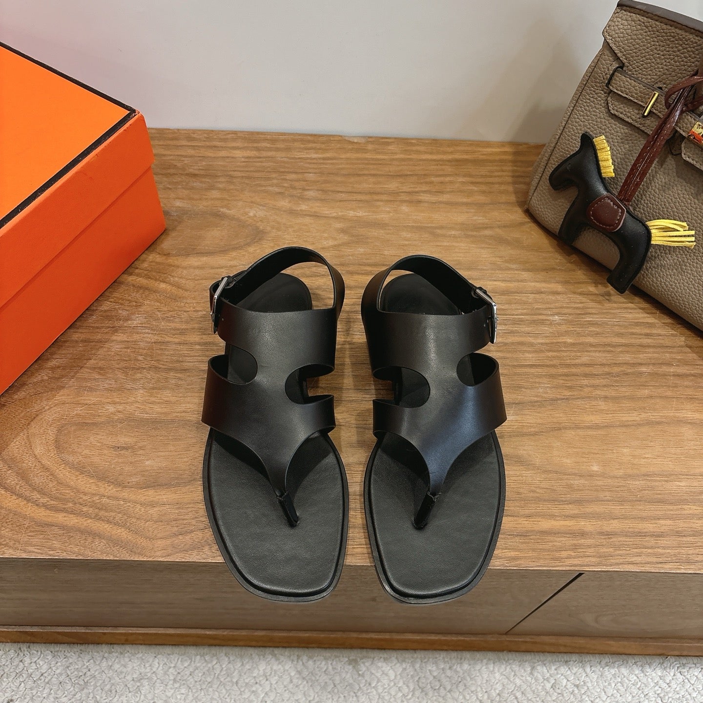 HM 26ss Thong Sandal Black Calfskin 638406
