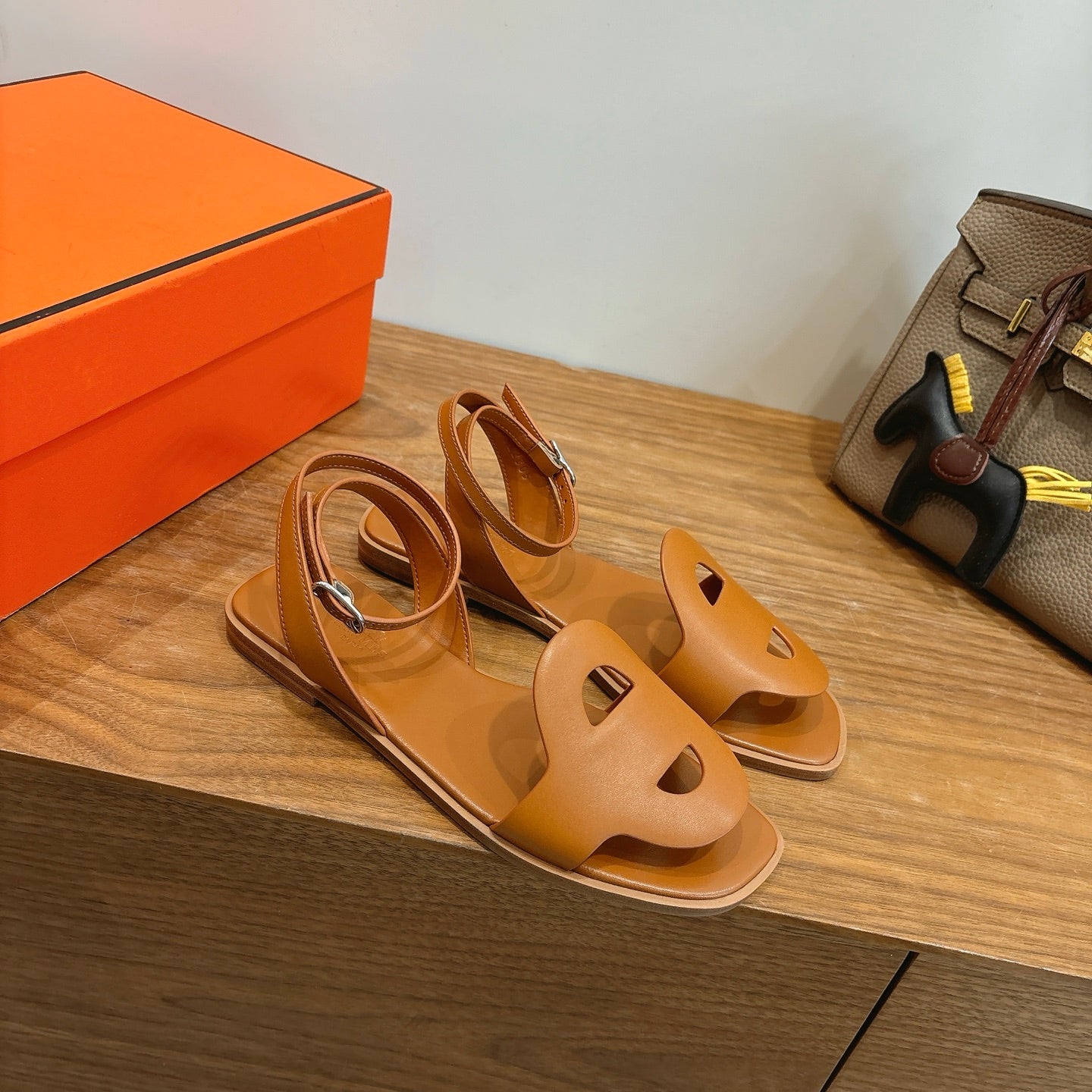 HM 26ss Flat Sandal Camel Brown Calfskin 638413
