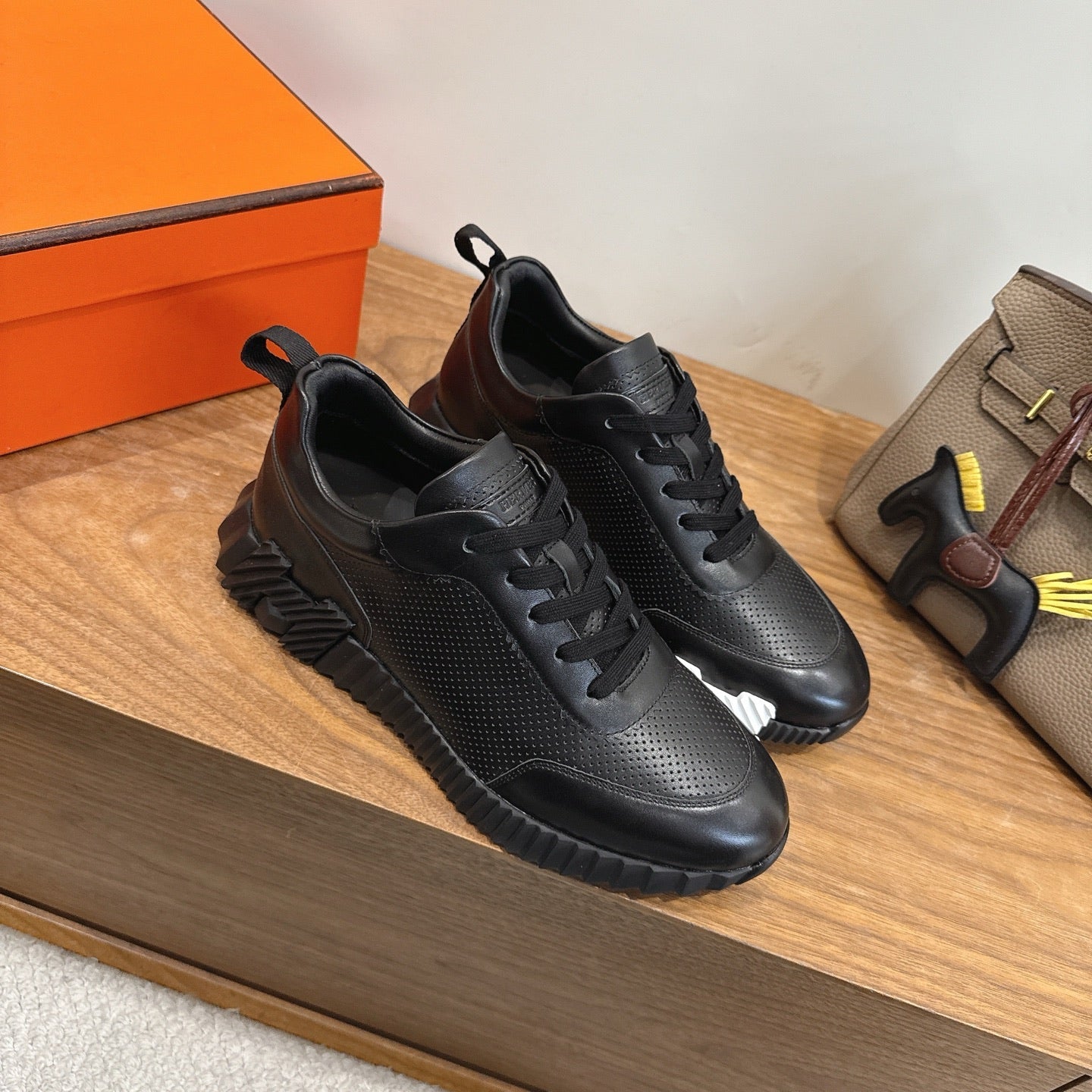 HM 26ss Sneakers Black Leather 638572