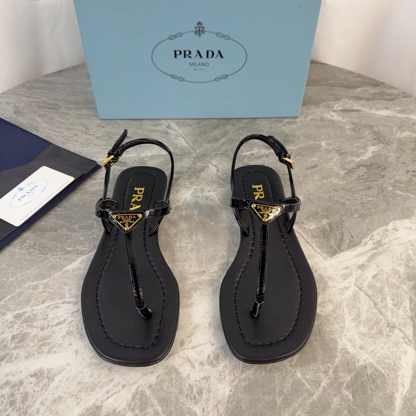 Prada 2026 Thong Sandals Patent Leather 789403