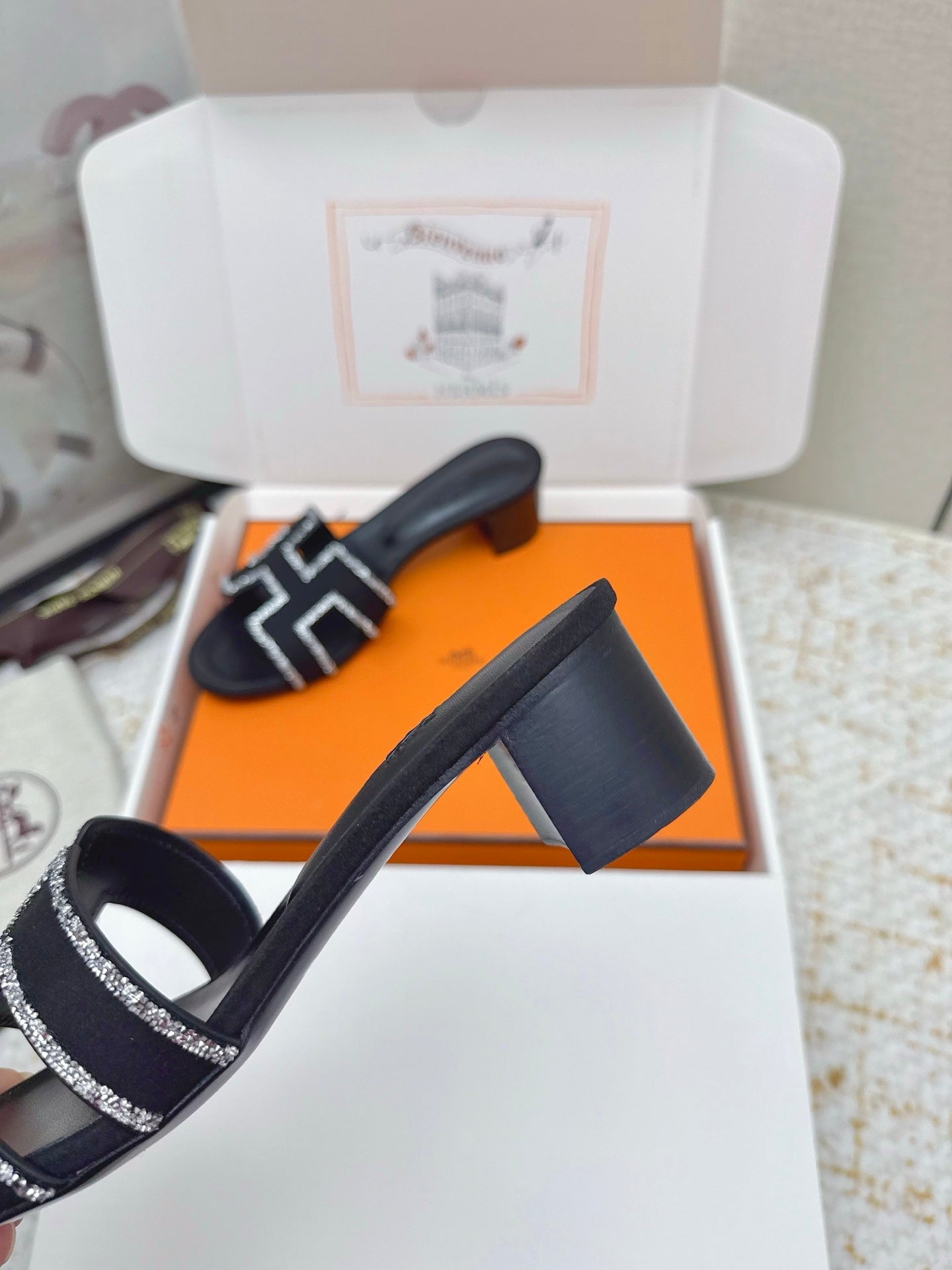 HM 26ss Oran Sandals 50 Black Sheepskin Rhinestone 625236