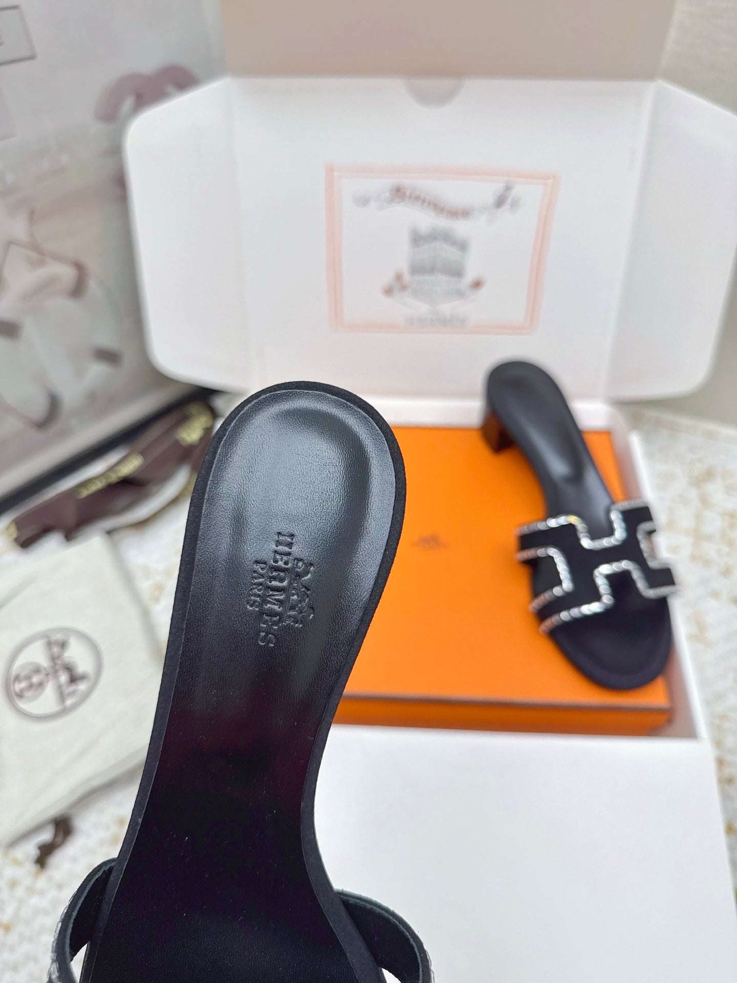 HM 26ss Oran Sandals 50 Black Suede Sheepskin 625240