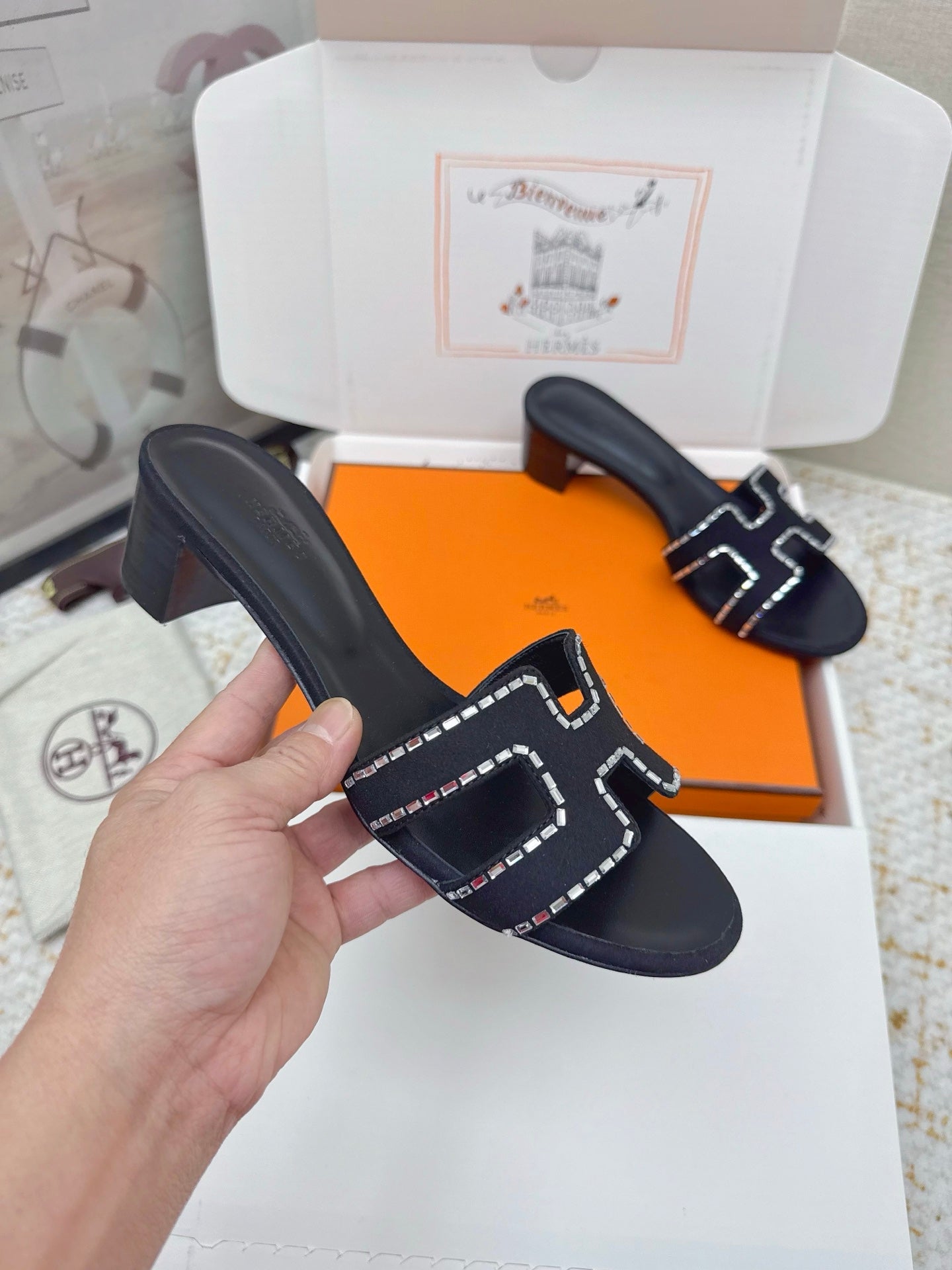 HM 26ss Oran Sandals 50 Black Suede Sheepskin 625240