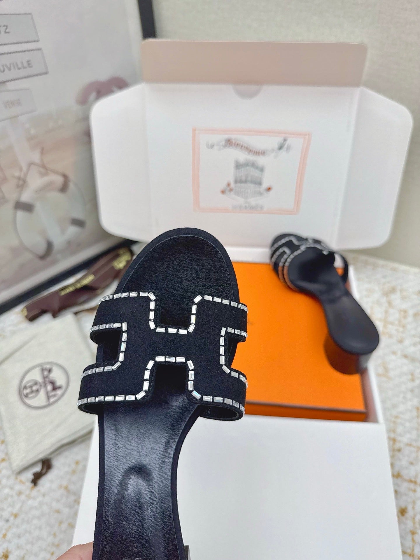 HM 26ss Oran Sandals 50 Black Suede Sheepskin 625240