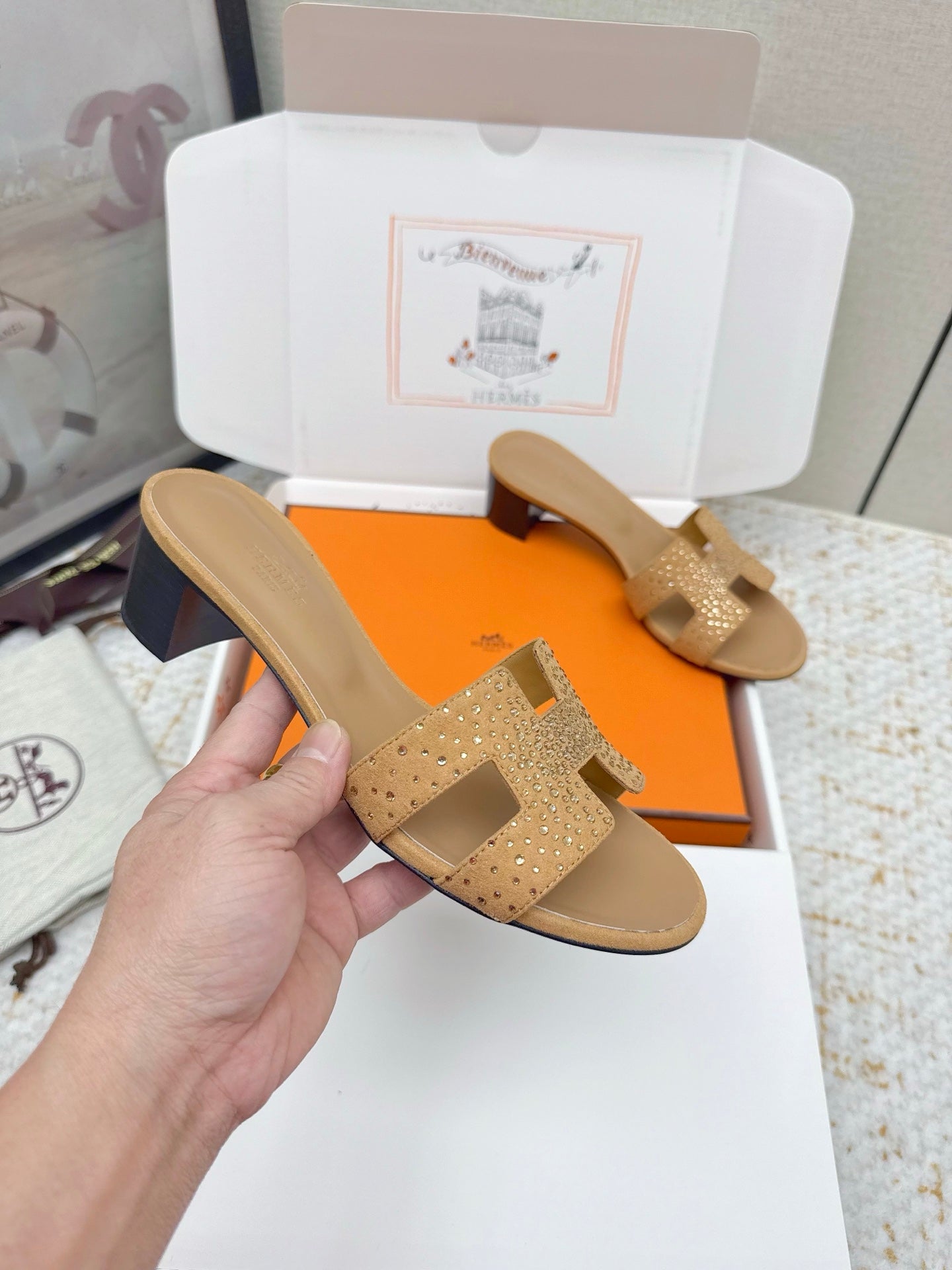 HM 26ss Oran Sandals 50 Light Caramel Beige Crystal Suede Cowhide 625257