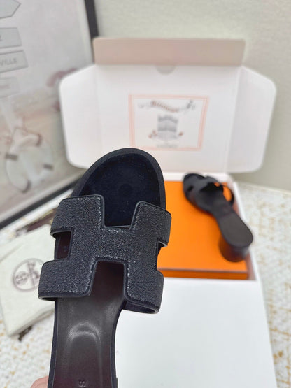 HM 26ss Oran Sandals 50 Black Rhinestone Cowhide 625266