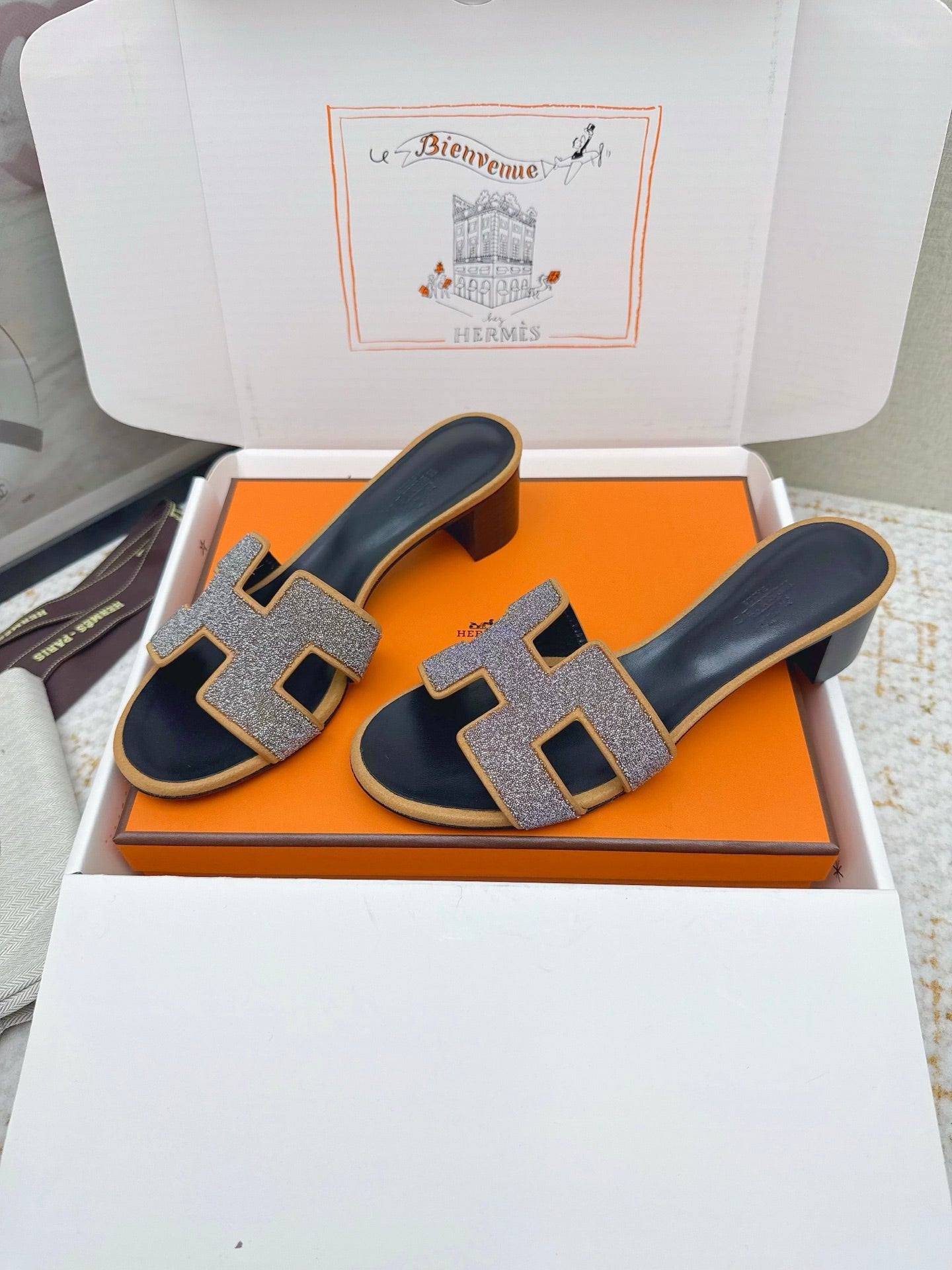 HM 26ss Oran Sandals 50 Grey Taupe Rhinestone Cowhide 625268