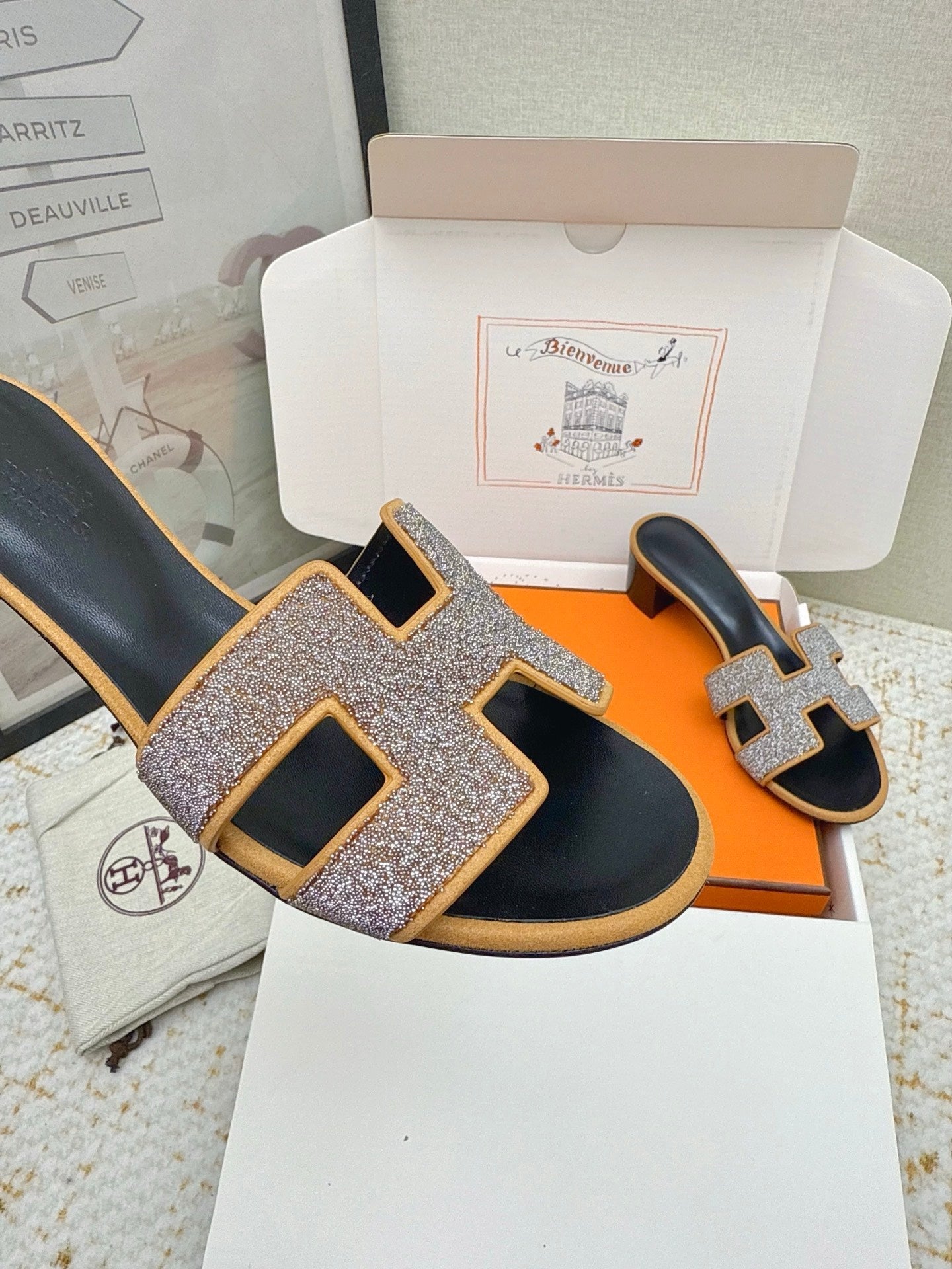 HM 26ss Oran Sandals 50 Grey Taupe Rhinestone Cowhide 625268
