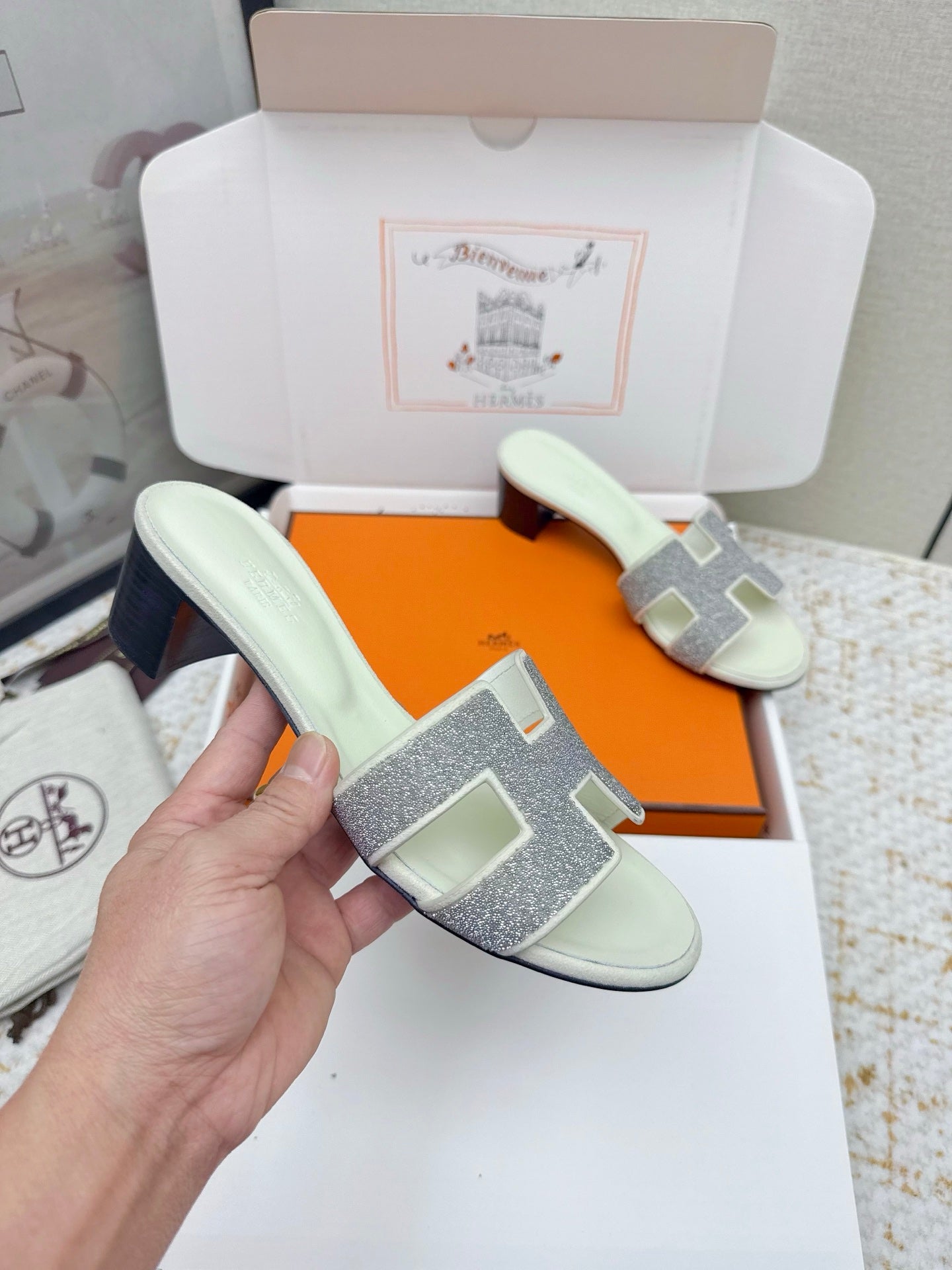 HM 26ss Oran Sandals 50 Cream Gray Rhinestone Cowhide 625269