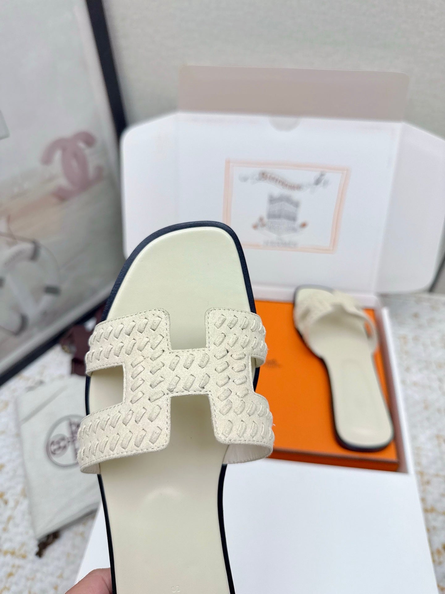 HM 26ss Oran Sandals Cream Suede Sheepskin 625136