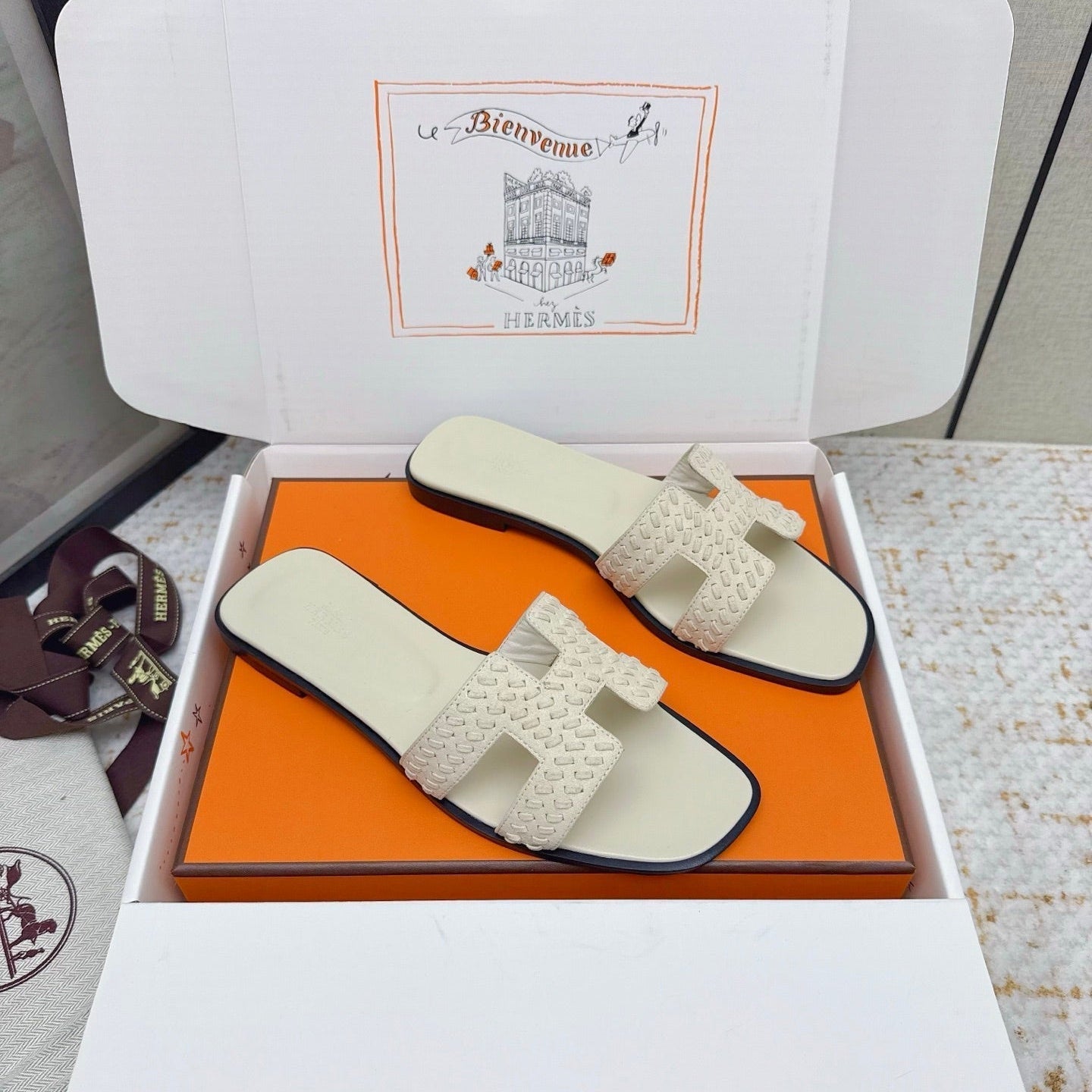 HM 26ss Oran Sandals Cream Suede Sheepskin 625136