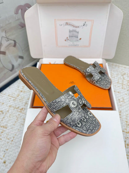 HM 26ss Oran Sandals Taupe Gray White Cowhide 625037