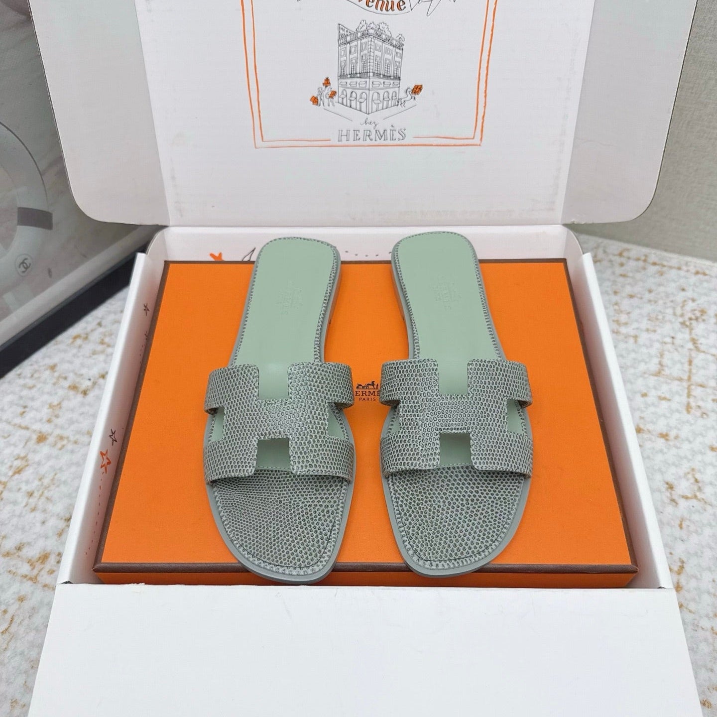 HM 26ss Oran Sandals Gray Green Cowhide 625047
