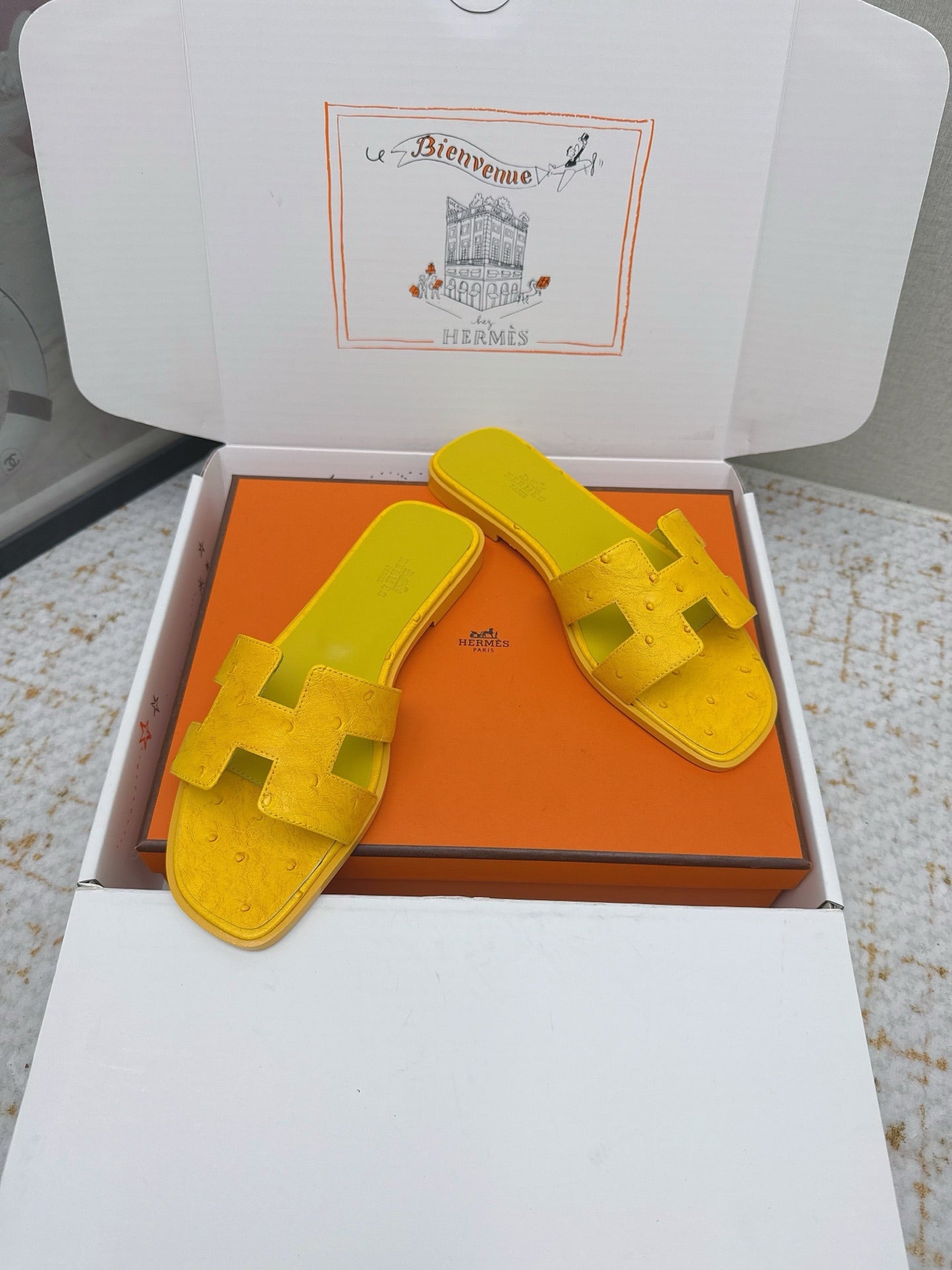 HM 26ss Oran Sandals Yellow Ostrich Leather 625090
