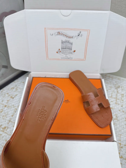 HM 26ss Oran Sandals Ostrich Leather 625092
