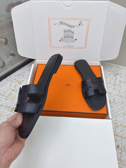 HM 26ss Oran Sandals Black Ostrich Leather 625094