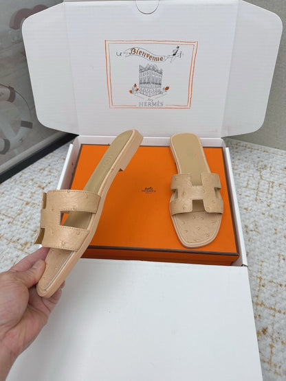 HM 26ss Oran Sandals Beige Ostrich Leather 625096