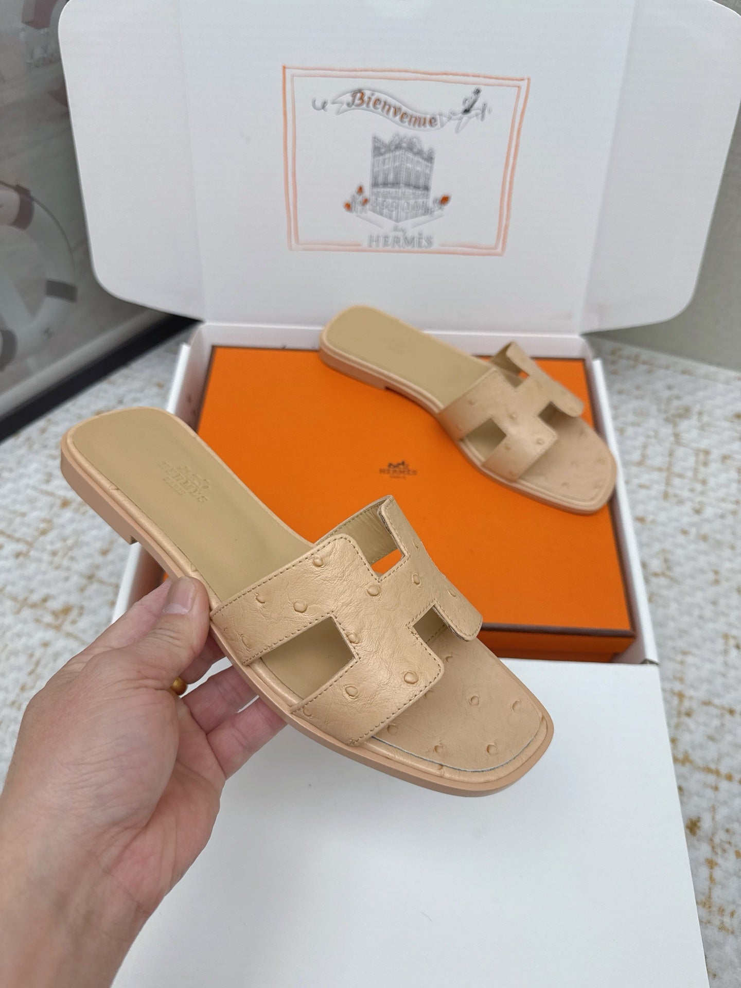 HM 26ss Oran Sandals Beige Ostrich Leather 625096