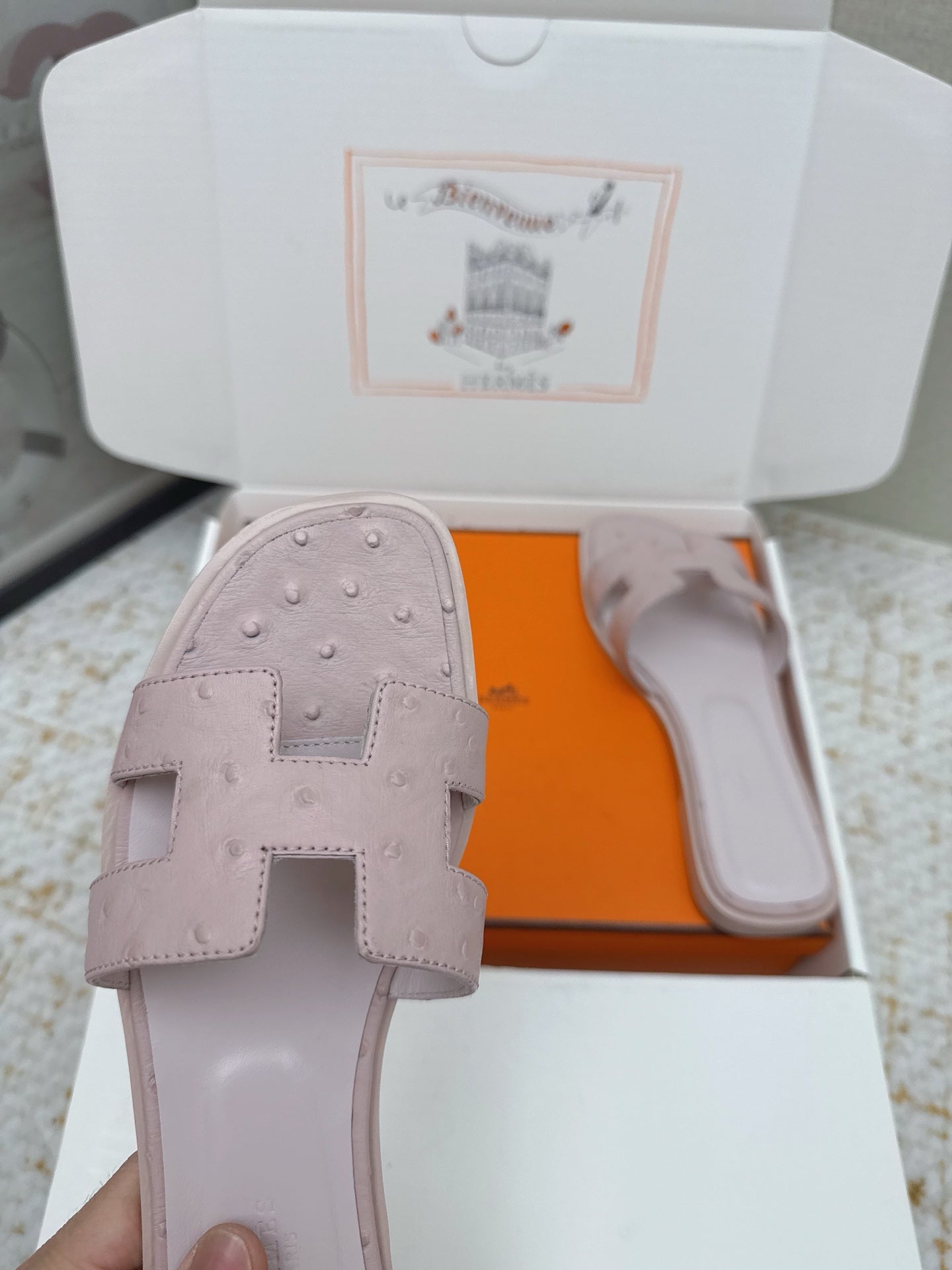 HM 26ss Oran Sandals Rose Nude Ostrich Leather 625099