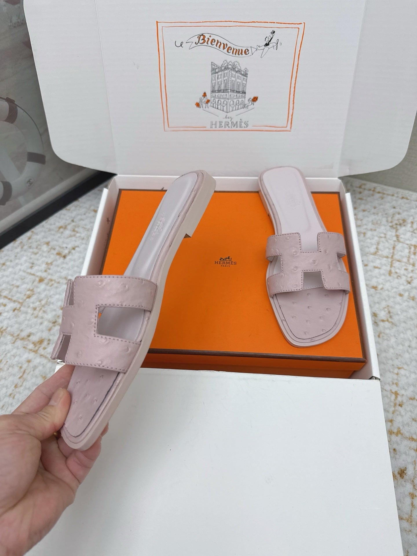 HM 26ss Oran Sandals Rose Nude Ostrich Leather 625099