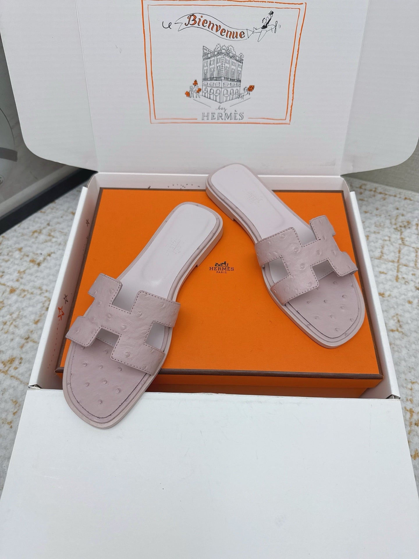 HM 26ss Oran Sandals Rose Nude Ostrich Leather 625099