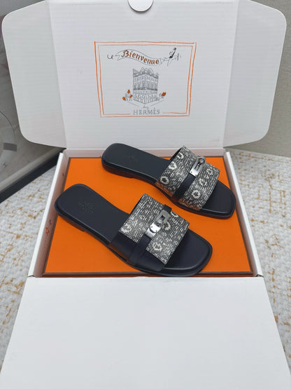 HM 26ss Slippers Gray Black Cowhide Sliver Buckle 625154