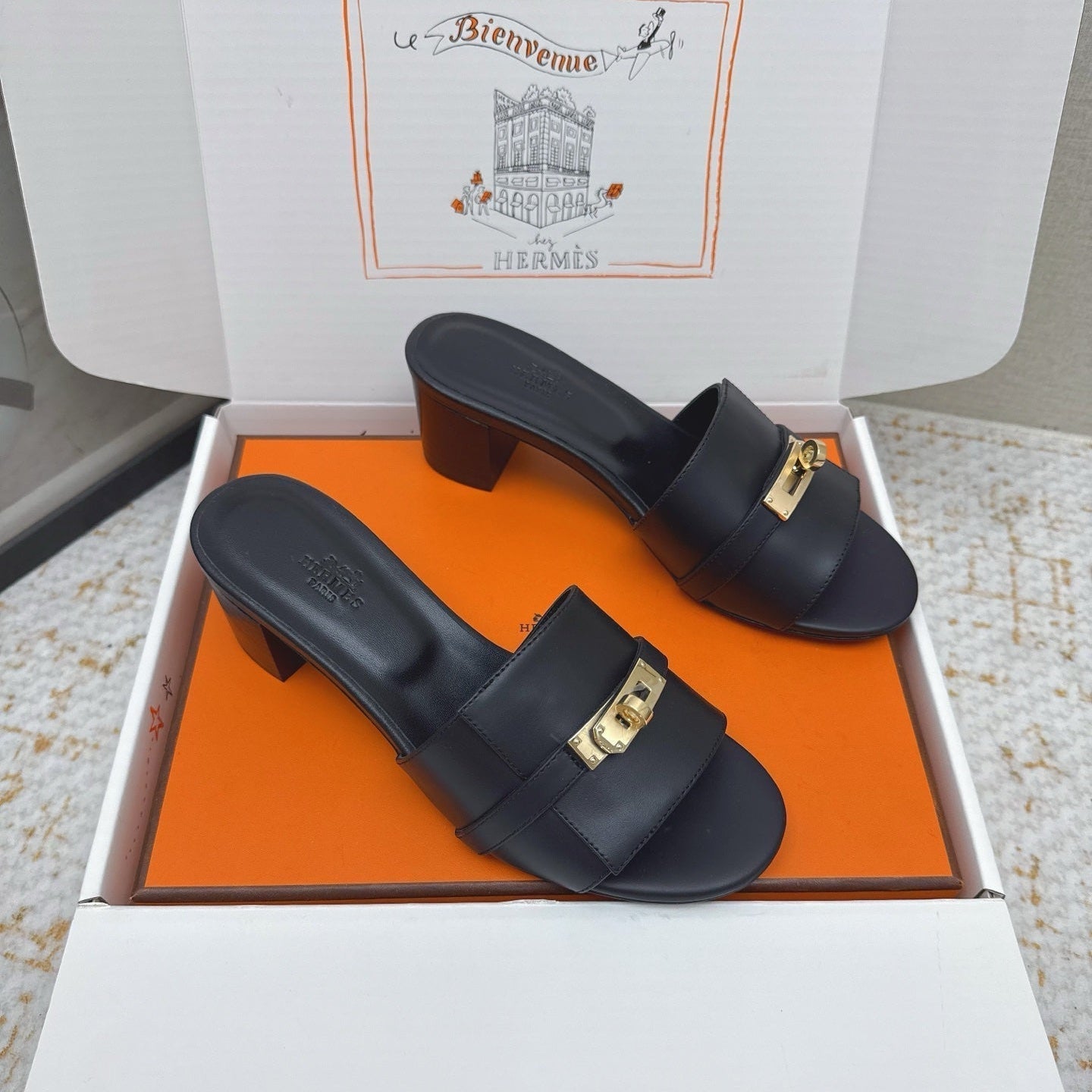 HM 26ss Oasis Sandals 50 Black Sheepskin Gold Buckle 625161