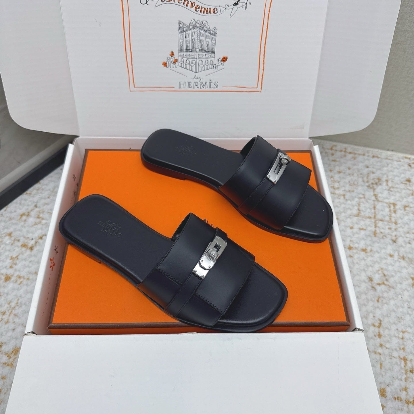 HM 26ss Oasis Sandals Black Sheepskin Sliver Buckle 625163