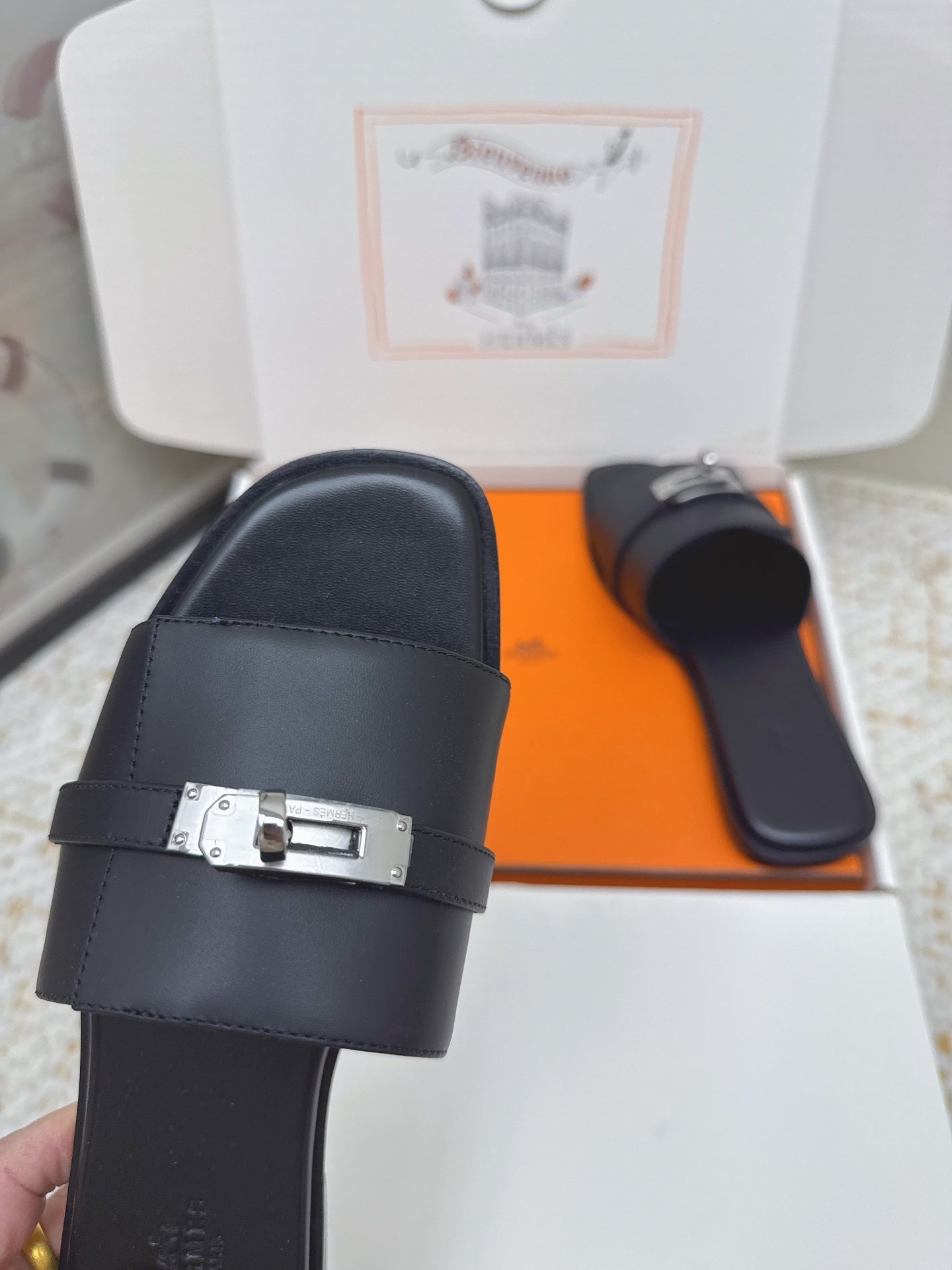 HM 26ss Oasis Sandals Black Sheepskin Sliver Buckle 625163