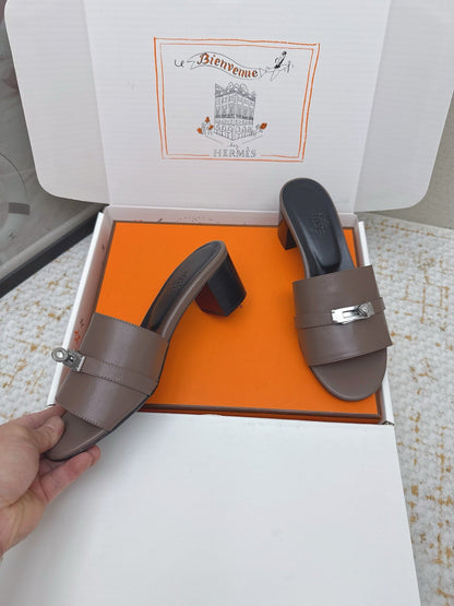 HM 26ss Oasis Sandals 50 Dark Taupe Sheepskin Sliver Buckle 625168