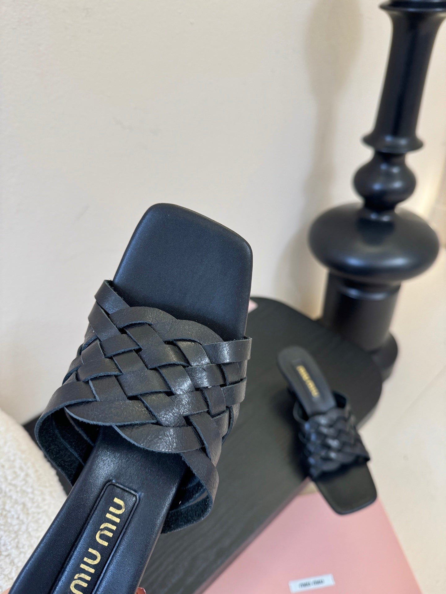 MIU 26ss Flat Sandals 50 Black Sheepskin 627352