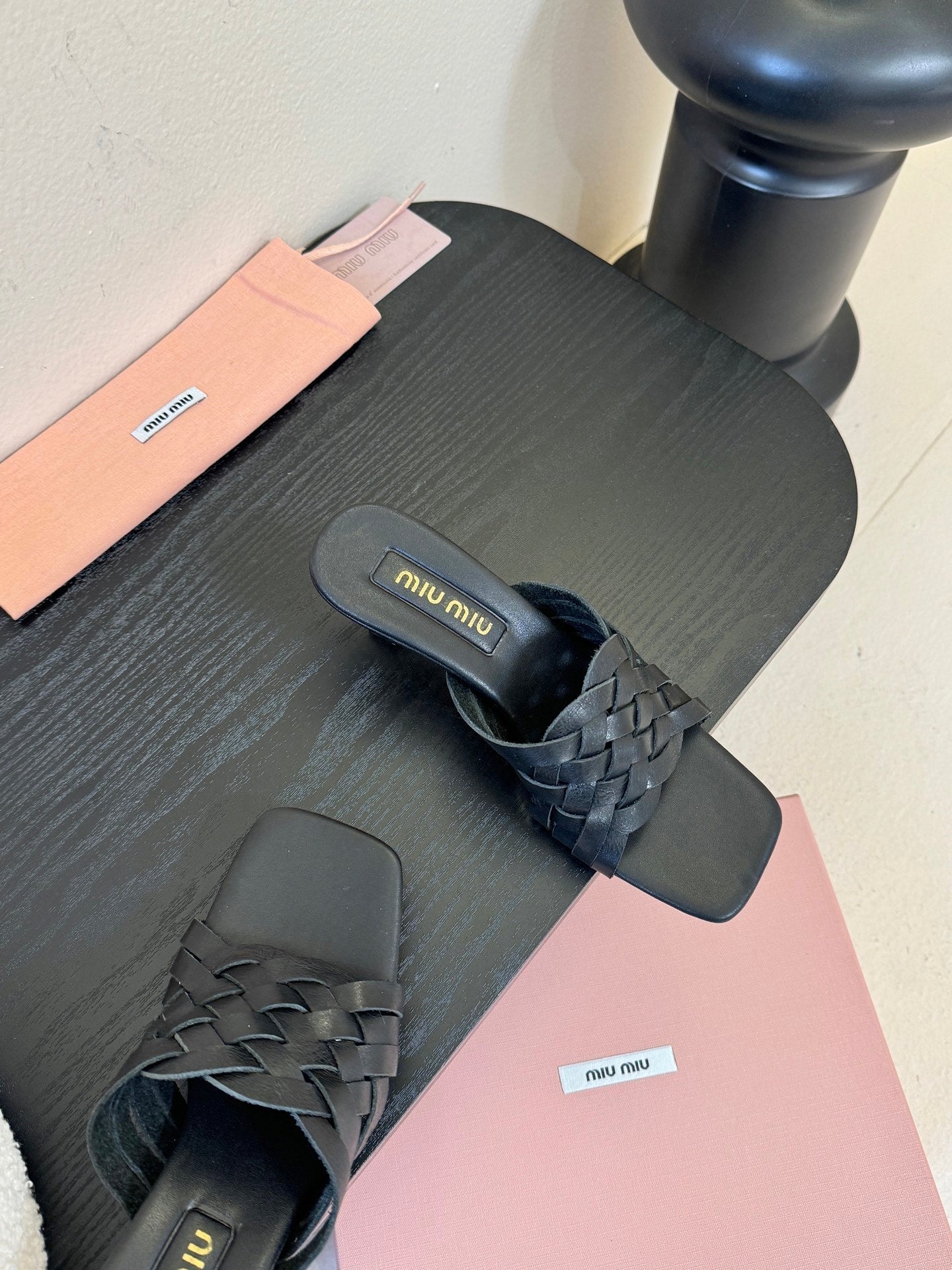 MIU 26ss Flat Sandals 50 Black Sheepskin 627352