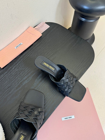 MIU 26ss Flat Sandals 50 Black Sheepskin 627352